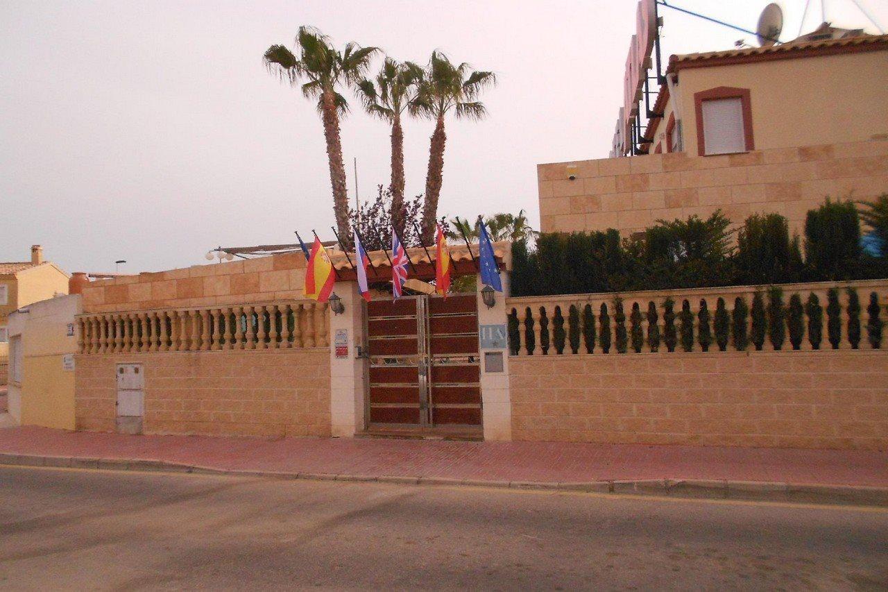 Laguna Salada Aparthotel Torrevieja Exterior photo